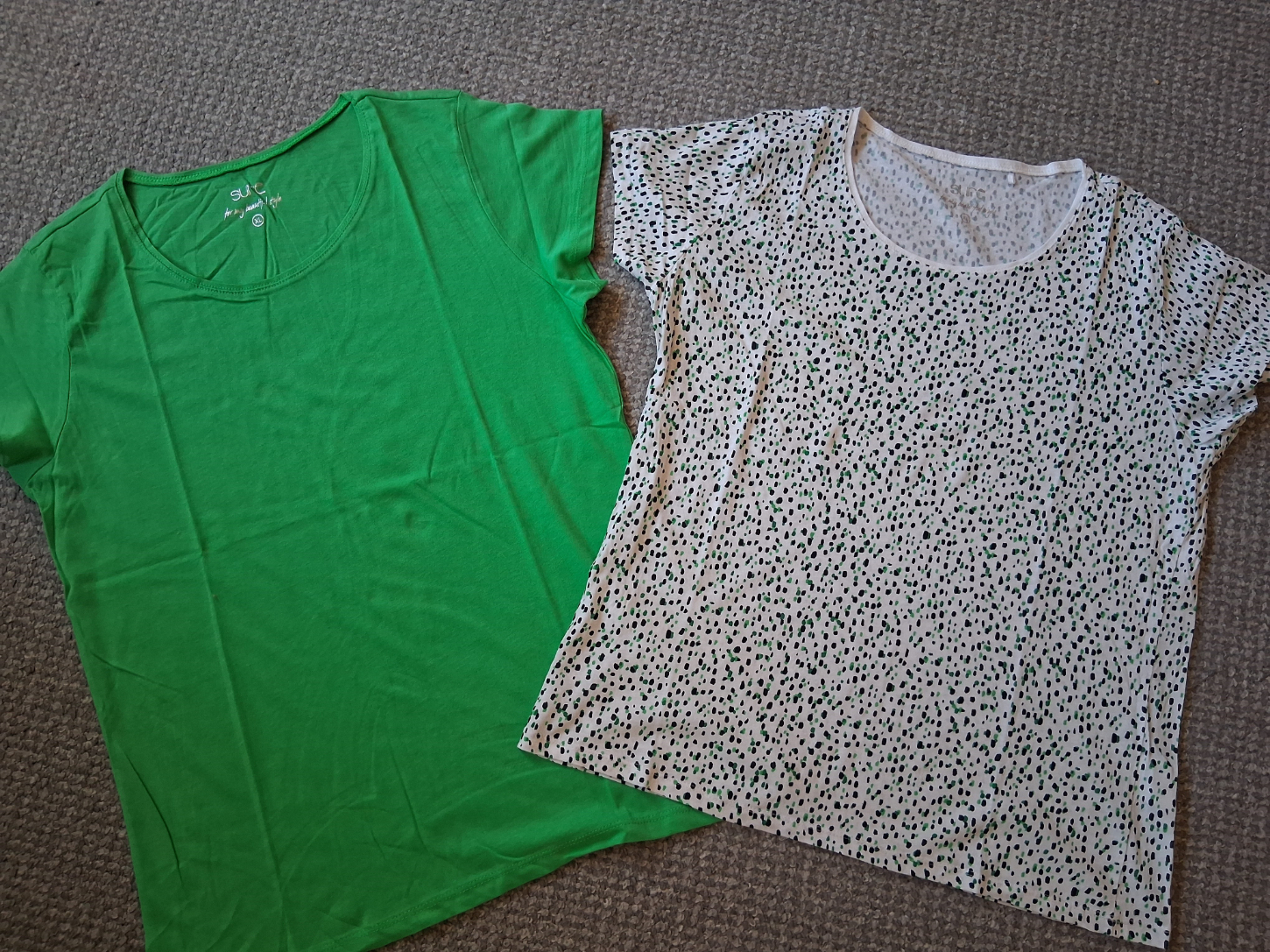 2 Damen T-Shirts im Set – Größe XL in 39446 Staßfurt (Sachsen-Anhalt)