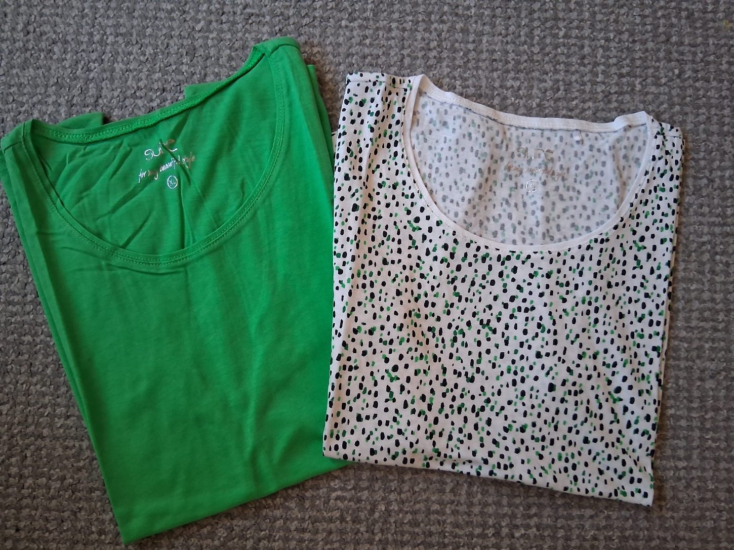 2 Damen T-Shirts im Set – Größe XL in 39446 Staßfurt (Sachsen-Anhalt)