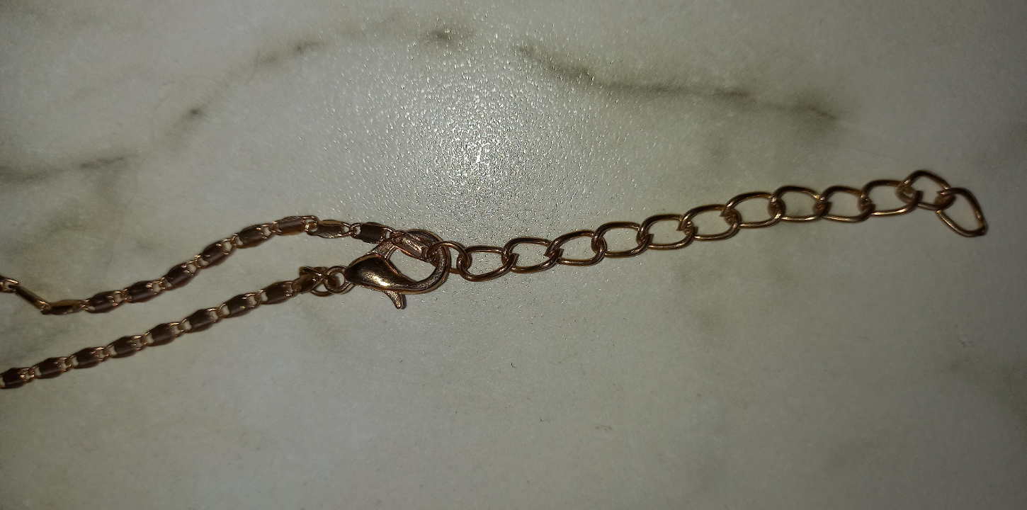 Goldfarbene Halskette mit Kleeblattanhänger in 39446 Staßfurt (Sachsen-Anhalt)