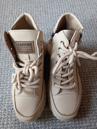 Neuwertige Damen Leder Halbstiefel Größe 40 in 39446 Staßfurt (Sachsen-Anhalt)